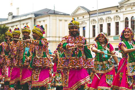 Dandiya Raas Utsavam 2016: en kraftfull återupplivning av traditionell Gujarati dans och en triumferande hyllning till hinduiska gudar