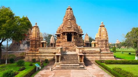 Den mystiska förvandlingen av Khajuraho tempel: En studie i religiös förändring och politisk makt under Chandeladynastiet.