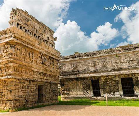  Upproret i Uxmal; En Maya-Metropolis Mot Den Heliga Staden Chichén Itzá